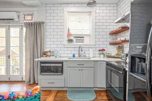 Microwave, oven, stovetop, coffee/tea maker