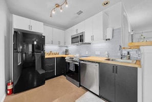 Refrigerador, microondas, parrilla de estufa y lavavajillas