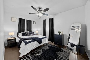 3 Schlafzimmer, Schreibtisch, Bügeleisen/Bügelbrett, WLAN