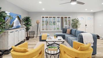 テレビ、暖炉、書斎 / ワークスペース