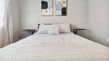 4 bedrooms, desk, iron/ironing board, WiFi