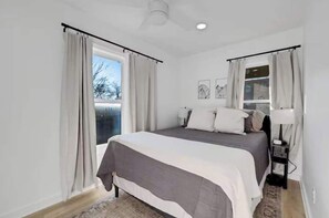 5 Schlafzimmer, Schreibtisch, Bügeleisen/Bügelbrett, WLAN