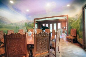 Dining - Luxurious Mountain Retreat with Pool (Midway)