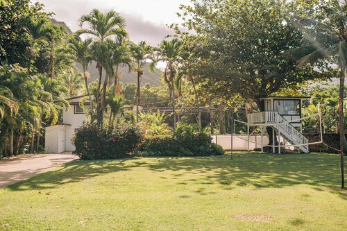 Beachfront Luxurious Hawaiian Oasis