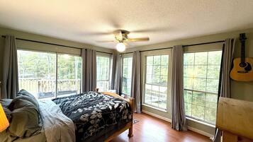 3 bedrooms, iron/ironing board, WiFi, bed sheets