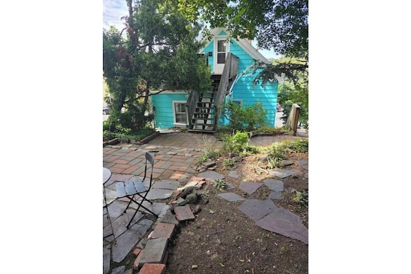 Terrace/patio - Mugford Manor ~ 10 minutes to Salem (Marblehead)