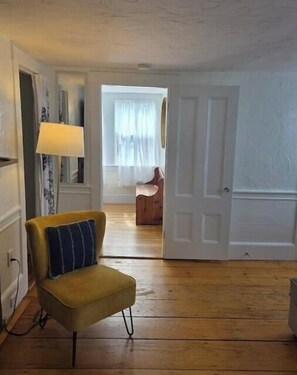 Interior - Mugford Manor ~ 10 minutes to Salem (Marblehead)