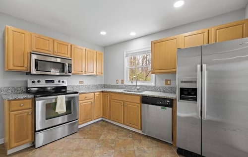 Charming 2-bedroom house in lovely Charlottesville near UVA