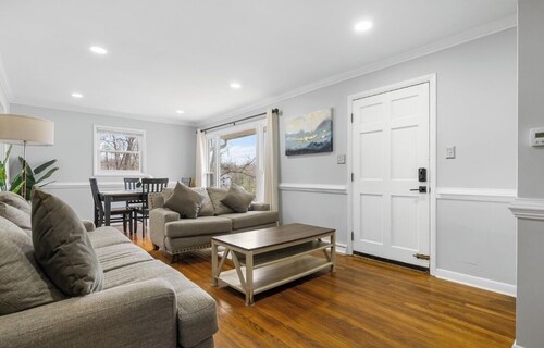 Charming 3 bedroom house in lovely Charlottesville near UVA