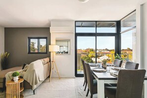 TV - 3BR City Views and Secure Carpark - Fast Wifi (Perth)