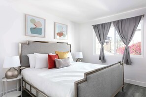 3 habitaciones, tabla de planchar con plancha, wifi y ropa de cama