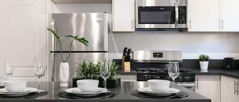 Frigorífic, microones, forn i placa de cuina