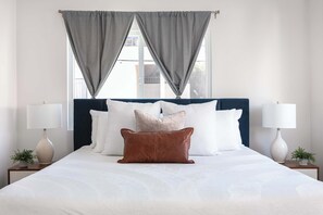 3 bedrooms, iron/ironing board, WiFi, bed sheets