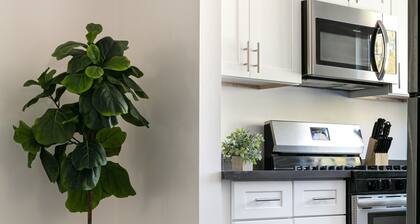 Luxury 2BR Apartment Great Area + Parking