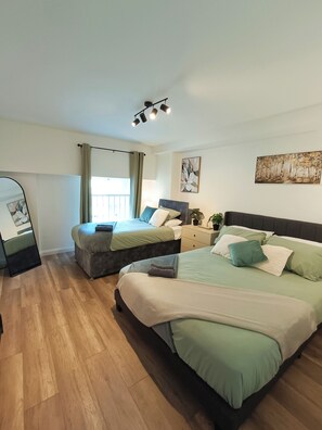 مكتب ومكواة/لوح كي وواي فاي مجانًا وملاءات أسرّة