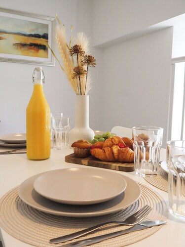 Brand New 2-Bedroom Apartment in the heart of Swindon Old Town - Sleeps 6