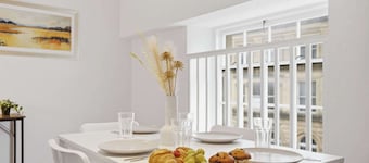 Old Town Retreat | 2BR Flat Central & Spacious