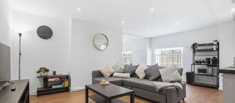 Old Town Retreat | 2BR Flat Central & Spacious