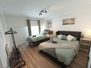 2 habitaciones, escritorio, tabla de planchar con plancha y wifi gratis