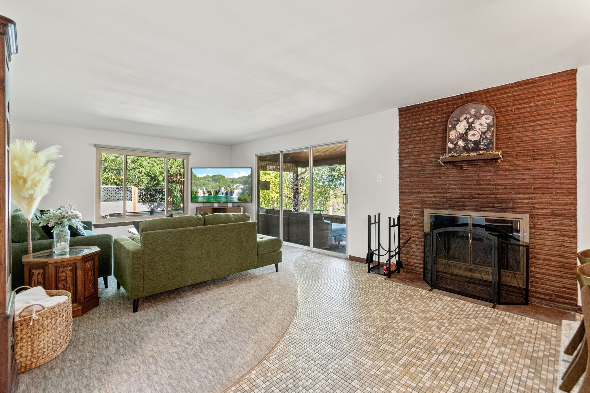 スマートテレビ、暖炉