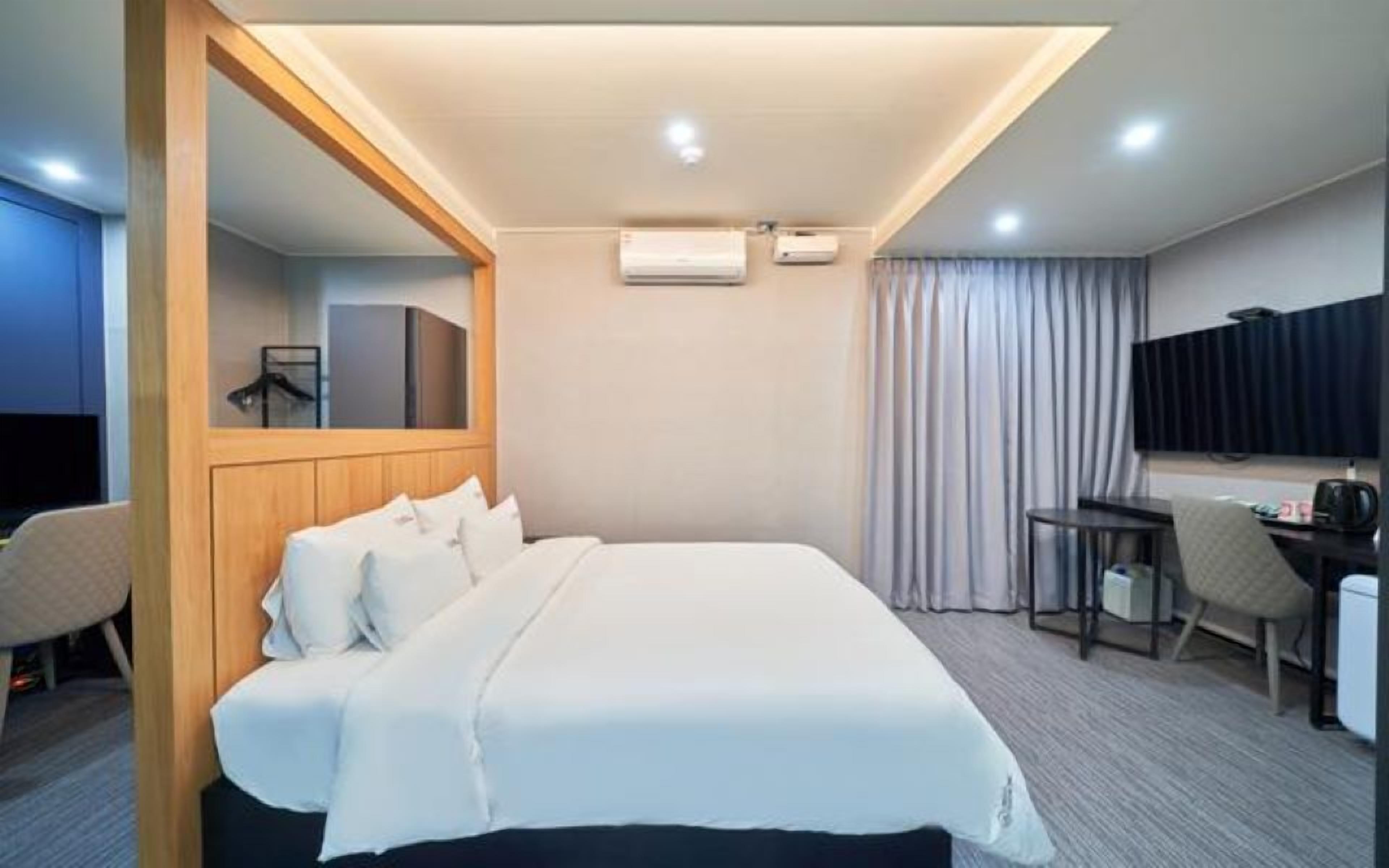 Premium Double Room | Desk, free WiFi