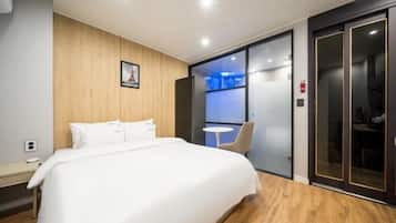 Standard Double Room, Non Smoking | Desk, free WiFi