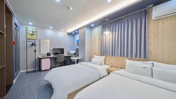 Family Twin Room | Desk, free WiFi