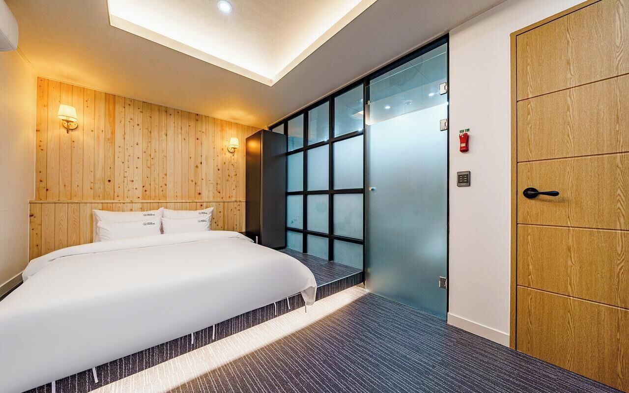 Superior Double Room, Non Smoking | Desk, free WiFi