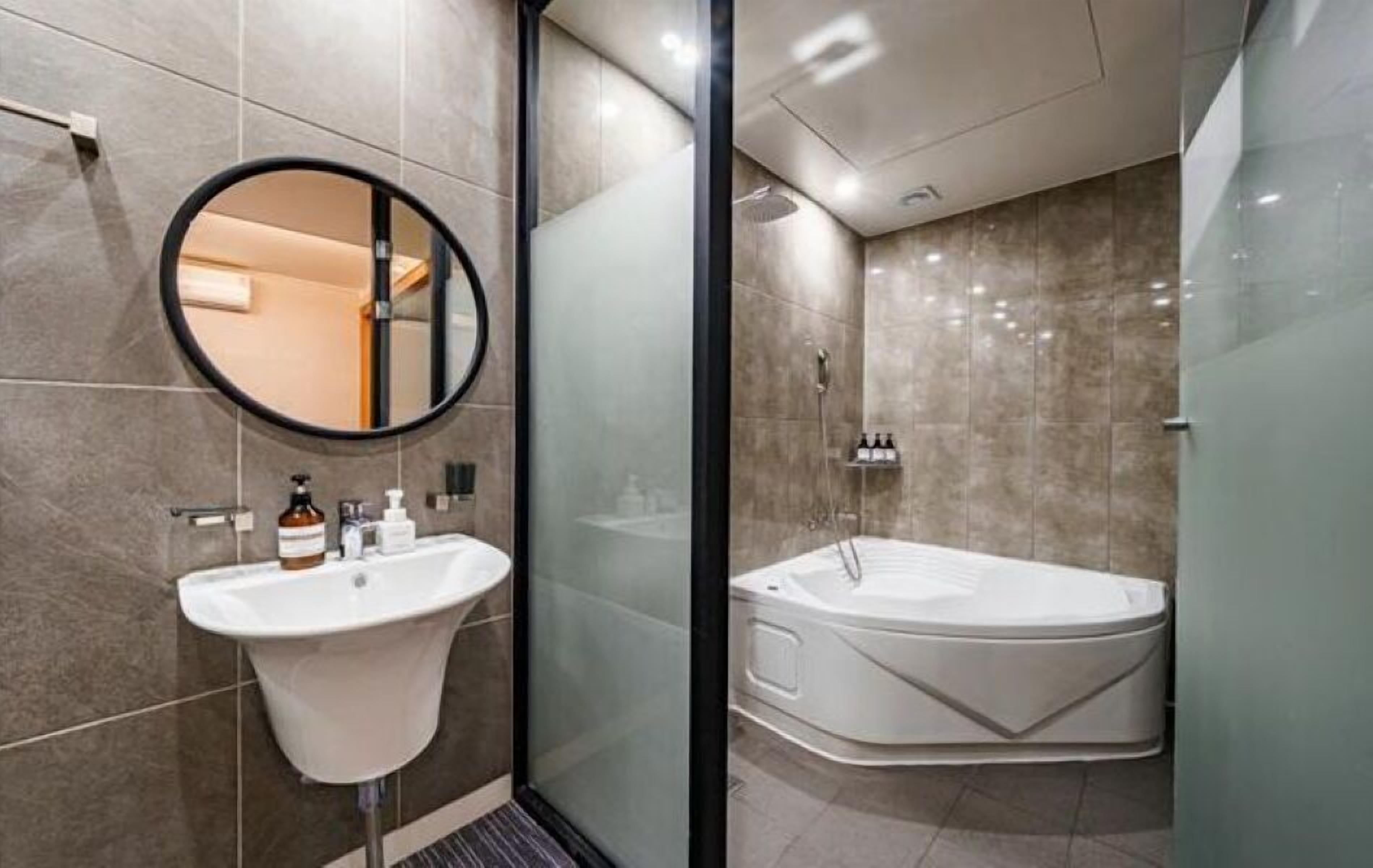 Premium Double Room | Bathroom | Free toiletries, hair dryer, towels, soap