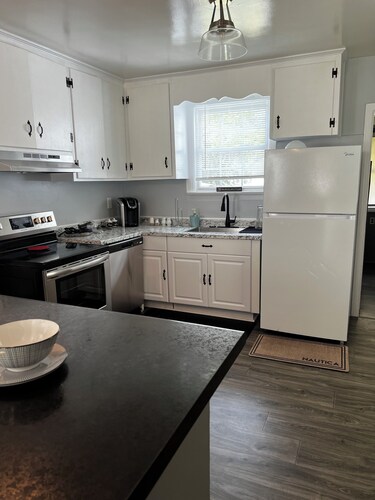 Charming 2-bedroom house in Wilson with Central Heating & Cooling