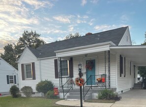 Exterior detail - Charming 2-bedroom house in Wilson with Central Heating & Cooling (Wilson)
