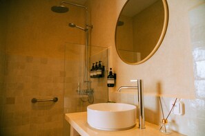 Superior Double Room, Private Bathroom (Vue Mer) | Bathroom
