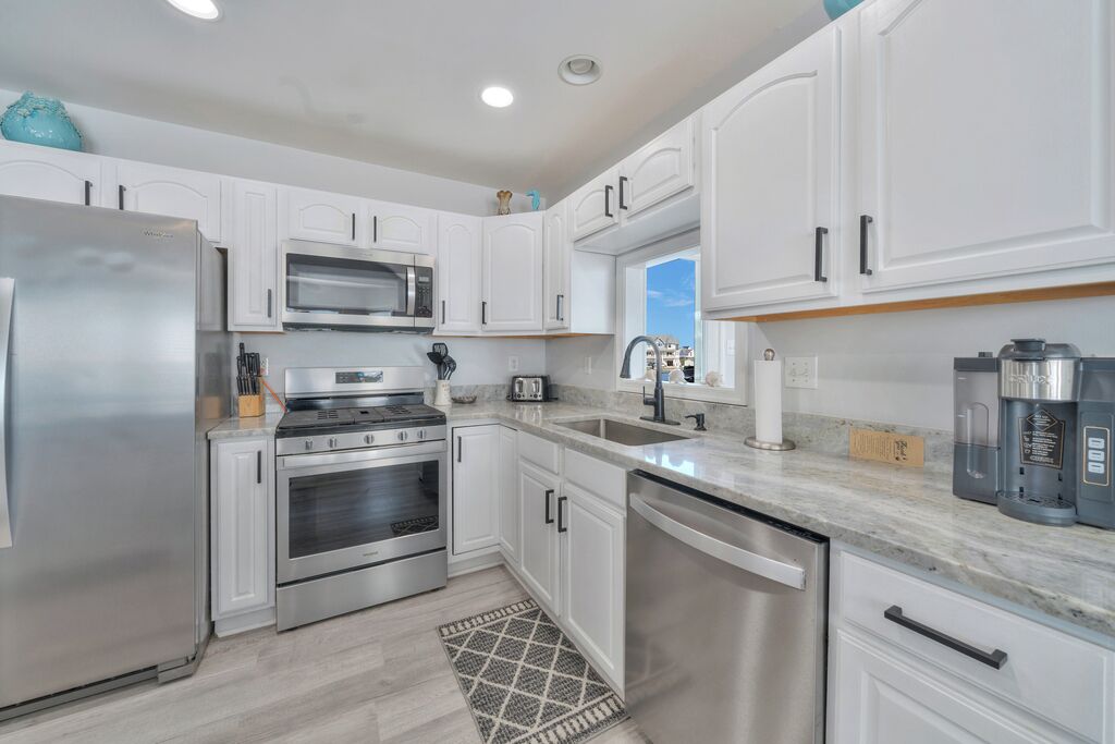 ثلاجة، ميكروويف، فرن، موقد طهي مسطح