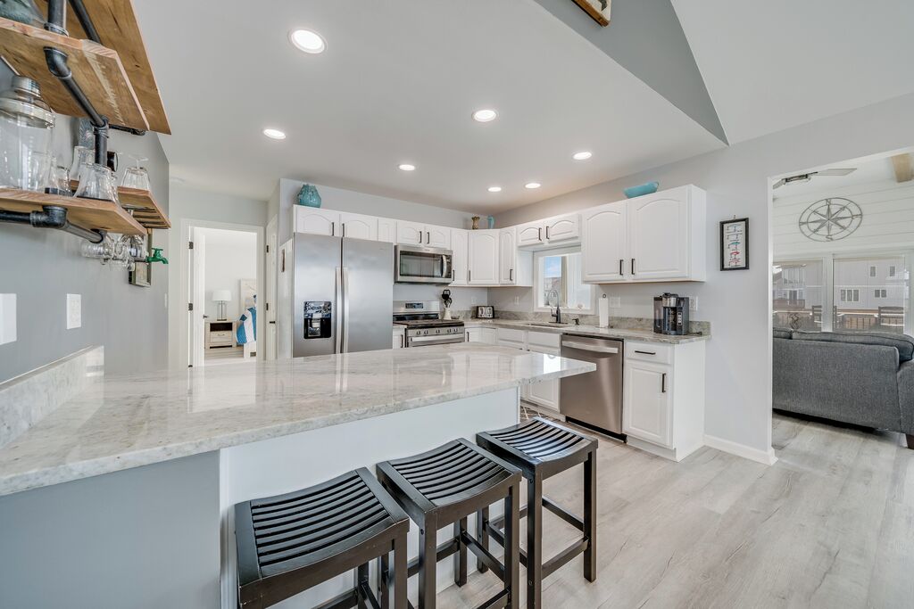 ثلاجة، ميكروويف، فرن، موقد طهي مسطح