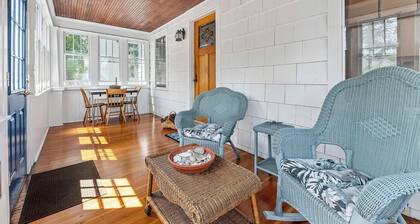 Brunswick 3BR Bungalow By Bowdoin With Fenced-In Backyard