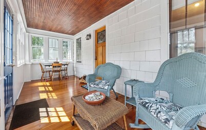 Brunswick 3BR Bungalow By Bowdoin With Fenced-In Backyard