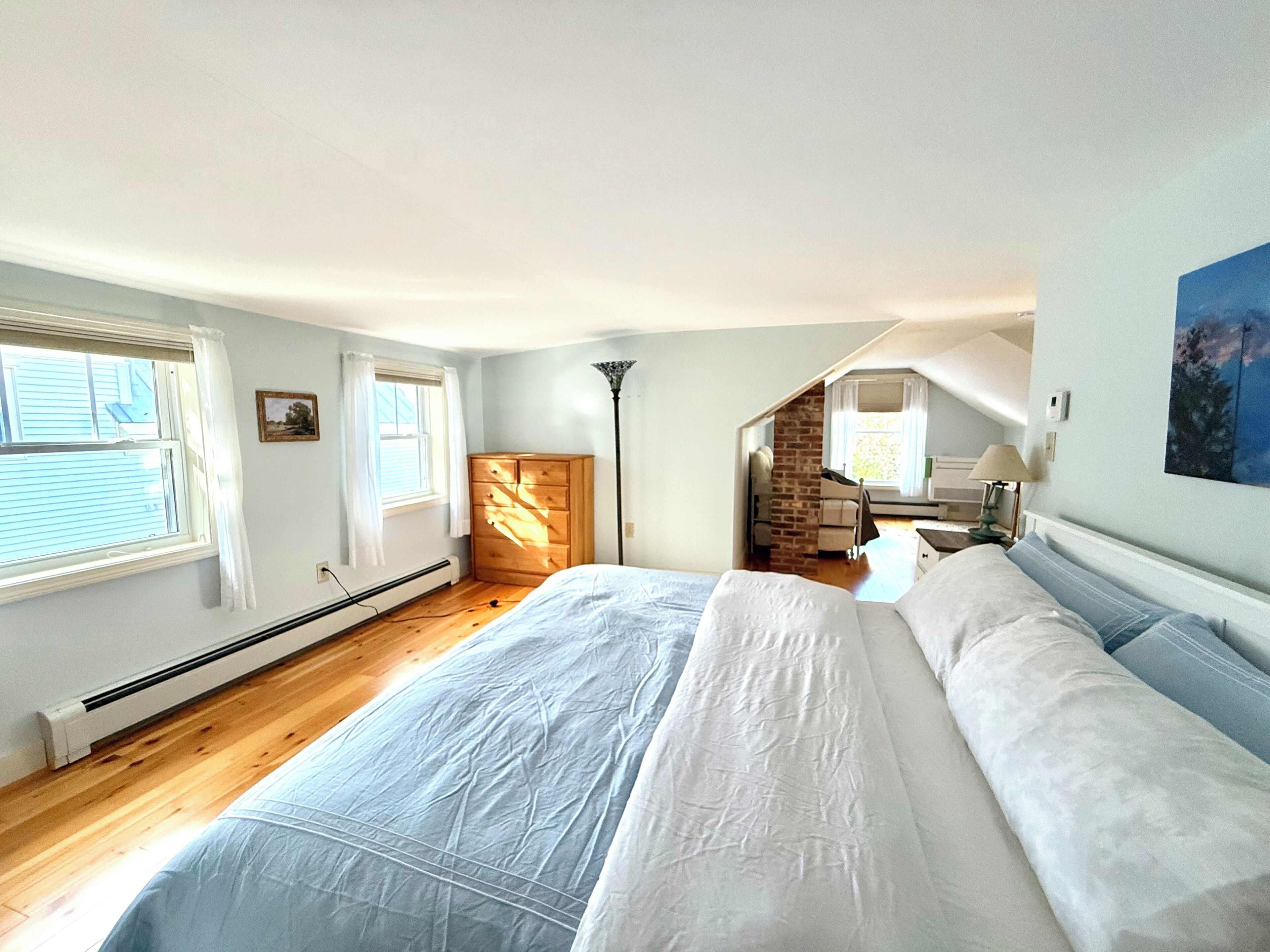 3 bedrooms, desk, iron/ironing board, travel crib