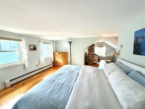 3 habitaciones, tabla de planchar con plancha, wifi y ropa de cama 