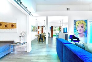 Smart TV, fireplace