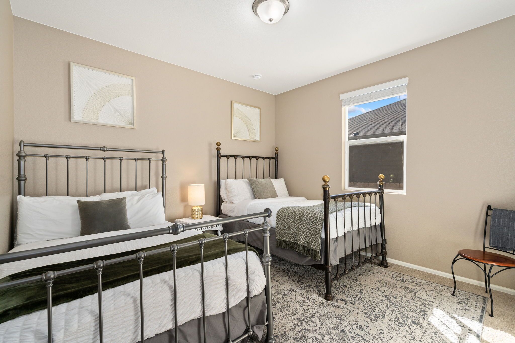 4 bedrooms, desk, iron/ironing board, travel crib