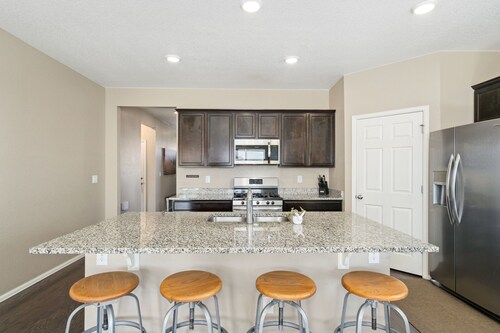 Windshire Retreat | Pool, Garage & Pet-Friendly