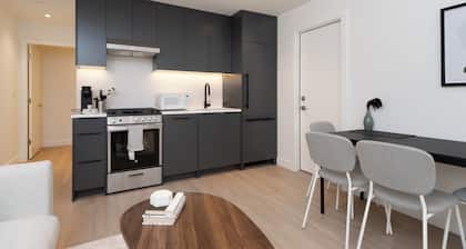 Brand New Cozy Suite near Collingwood School