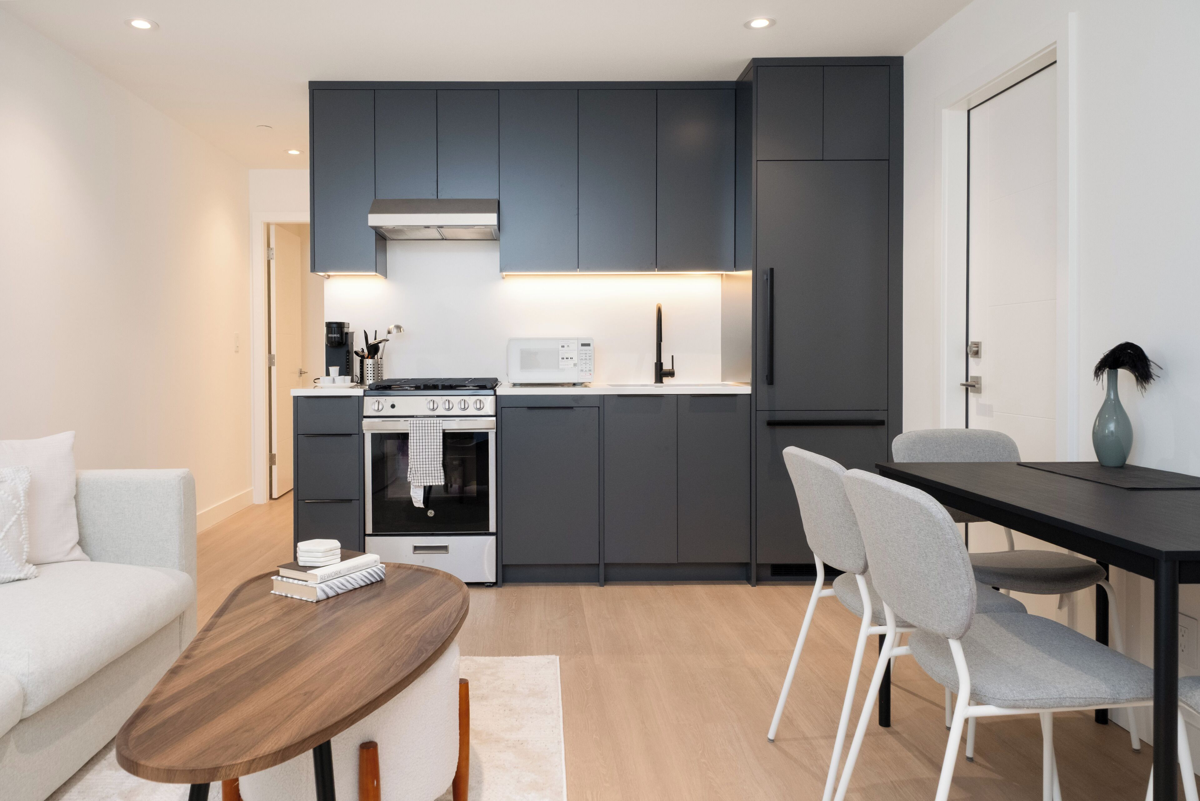 Micro-ondes, four, plaque de cuisson, lave-vaisselle