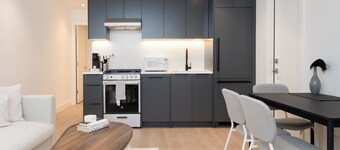 Brand New Cozy Suite near Collingwood School