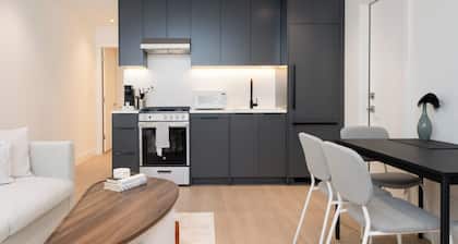 Brand New Cozy Suite near Collingwood School