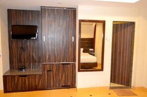 Family Quadruple Room | Free WiFi, bed sheets - BAGA RESIDENCY (Calangute)