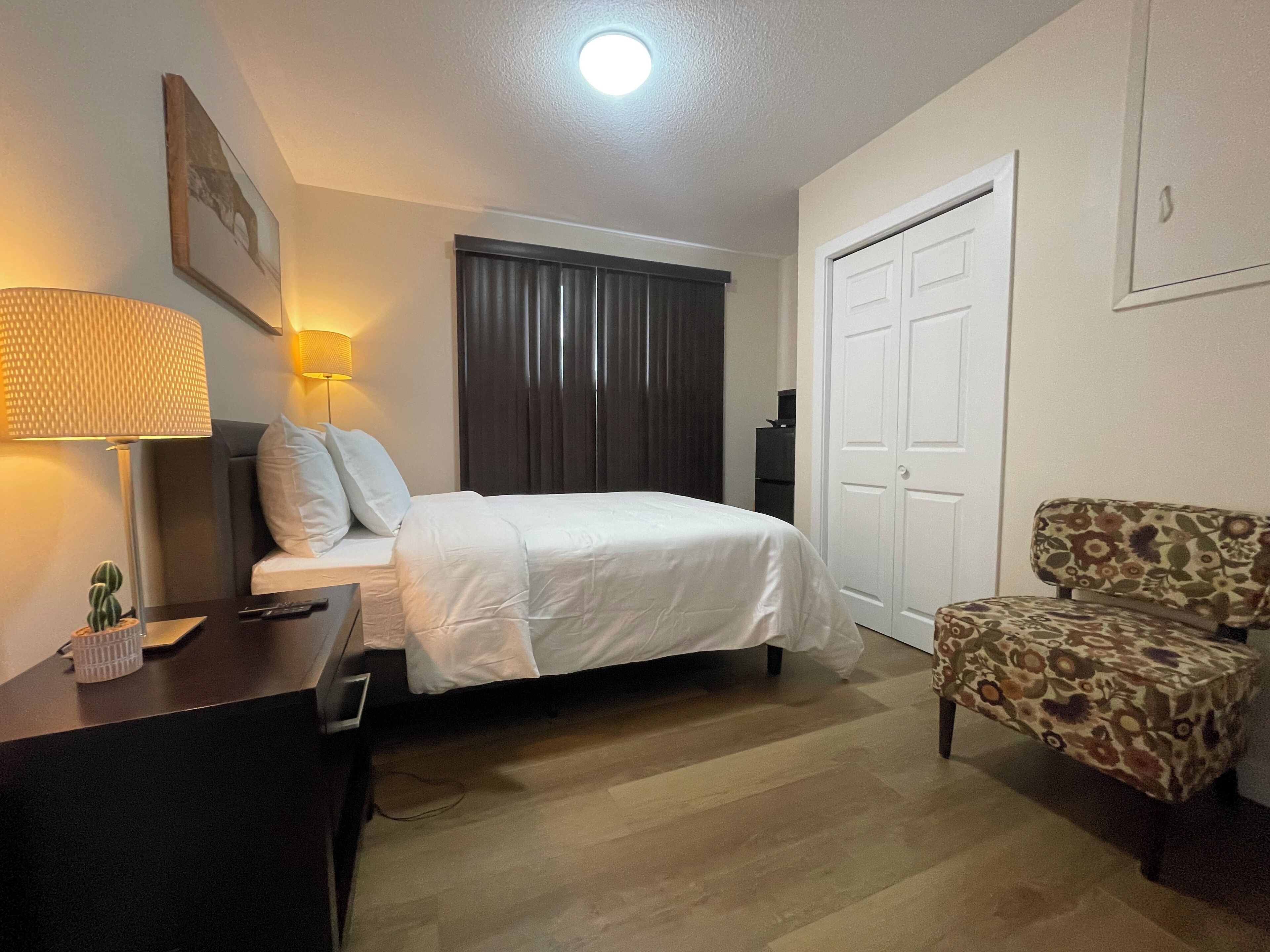 Habitación doble clásica, 1 cama matrimonial, para no fumadores, no se aceptan mascotas | Wifi gratis 