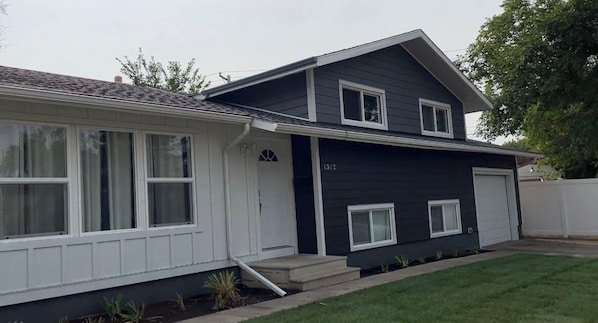 Exterior - Lumi Deluxe (Saskatoon)