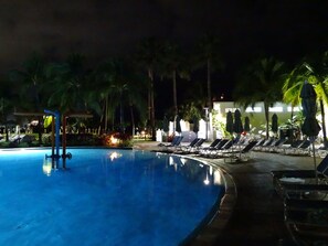 حمّام سباحة خارجي