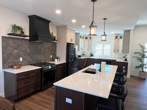 Microondas, horno, parrilla de estufa y lavavajillas 